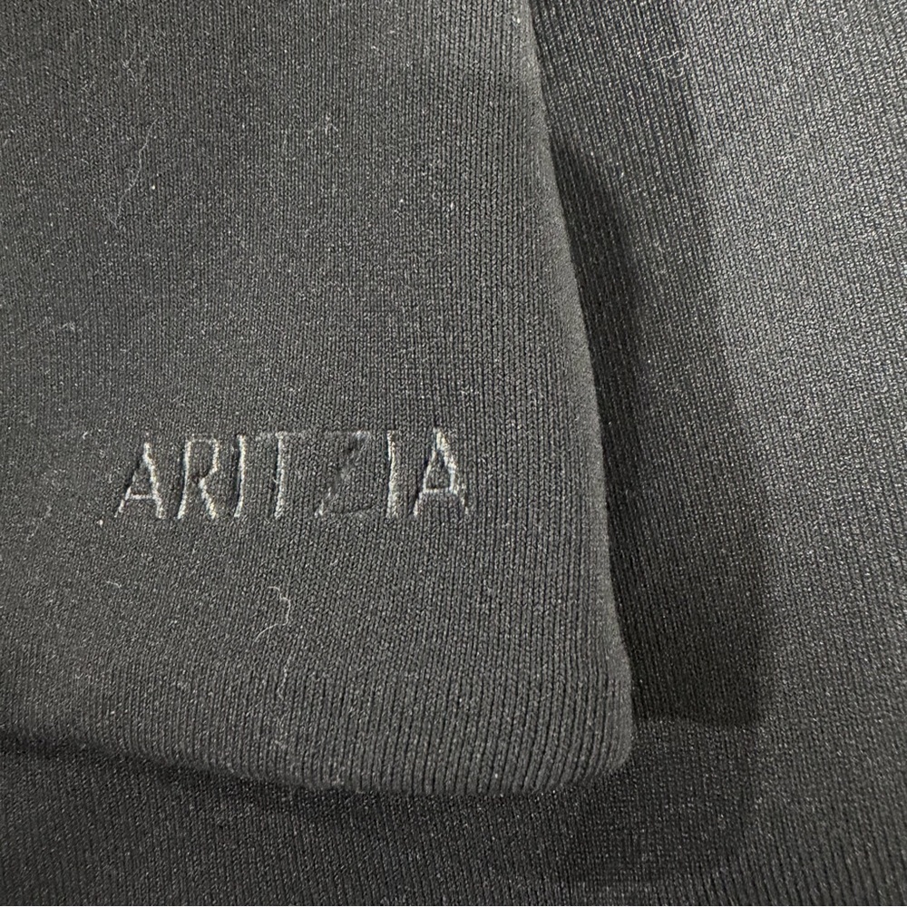 2/$40 Aritzia Contour Black Short Sleeve Scoop Neck Top - Picture 5 of 7